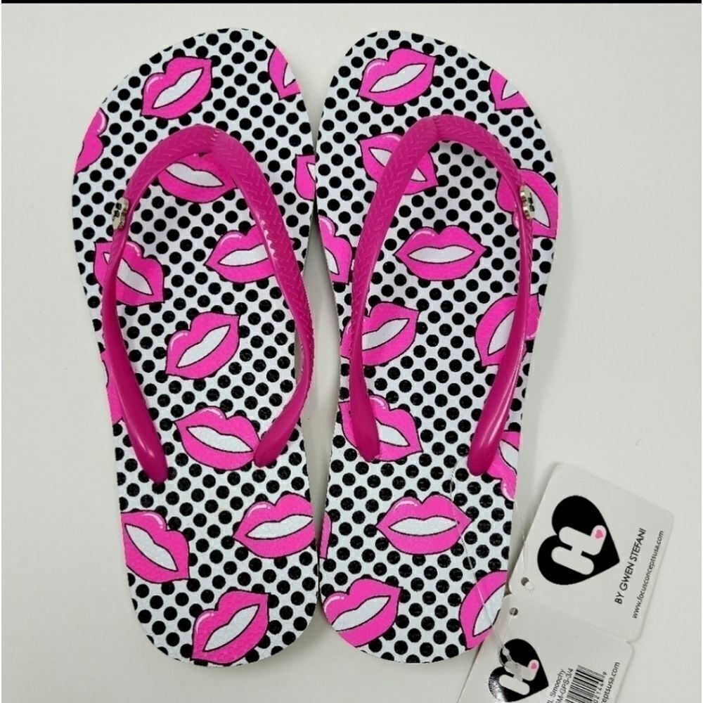 NWT Harajuku Lovers Kissing Flip Flops various